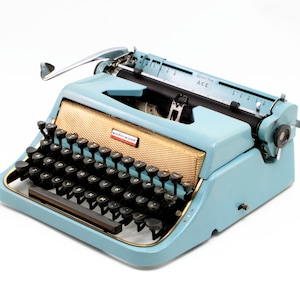 Restored vintage typewriter, Underwood Ace, blue