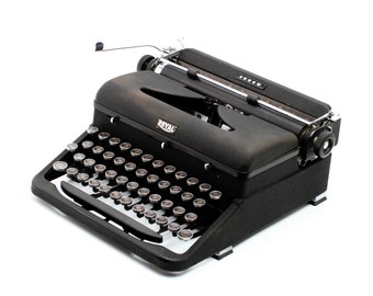 Vintage Typewriter, Royal Arrow