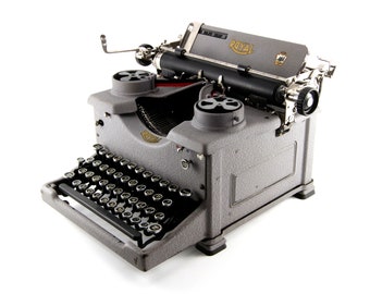 Antique typewriter, Royal 10 restored and working