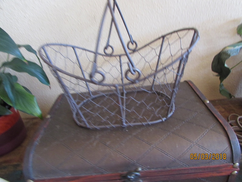 rustic chicken wire flower girl basket can add ribbon