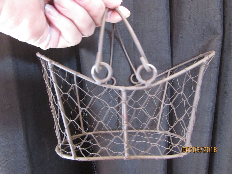 rustic chicken wire flower girl basket can add ribbon