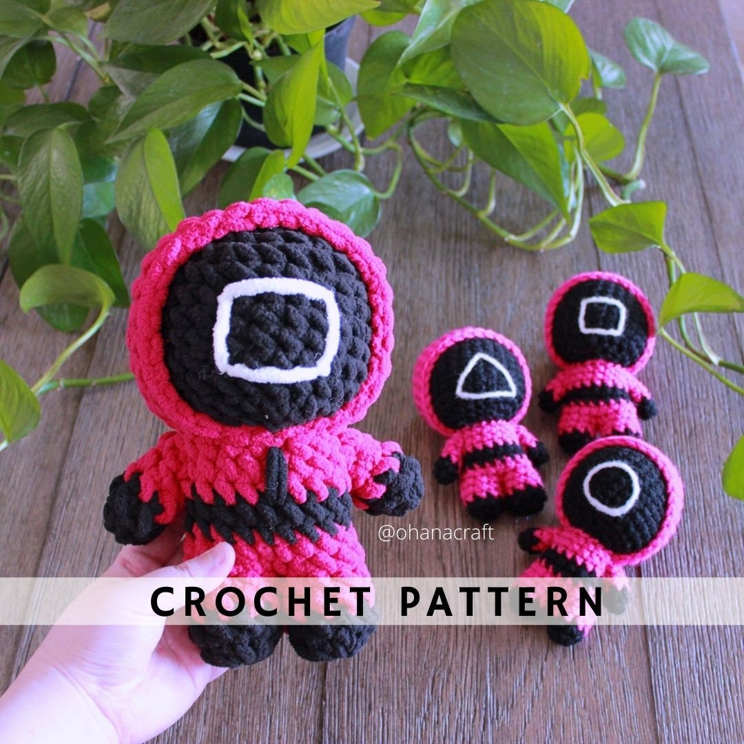 Crochet Squid Game Pink Soldier Pattern (2 in 1) Plushie Chibi