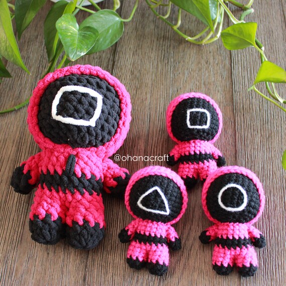 Crochet Squid Game Pink Soldier Pattern (2 in 1) Plushie Chibi