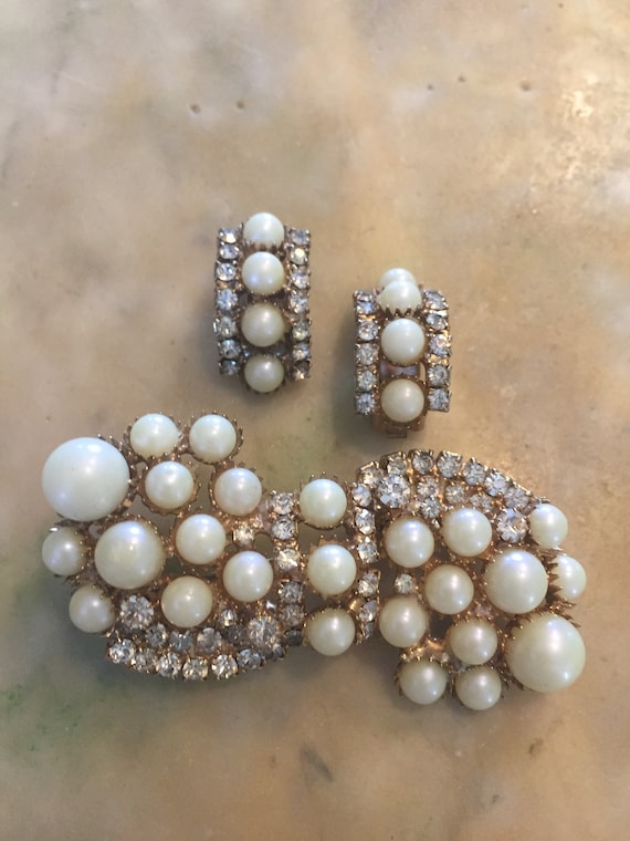 Costume 40's Pearl and Rhinestone Pin /Earring Set