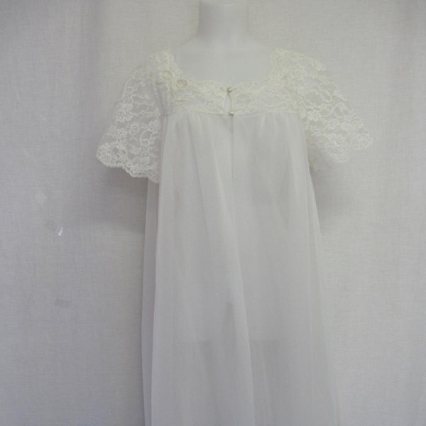 White Lace Peignoir Sheer White Robe 1960s Robe Bridal Negligee White