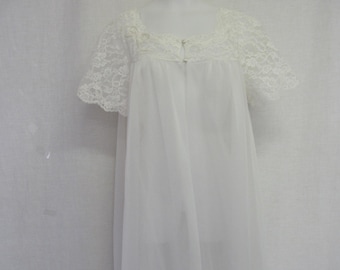 White Lace Peignoir Sheer White Robe 1960s Robe Bridal Negligee White