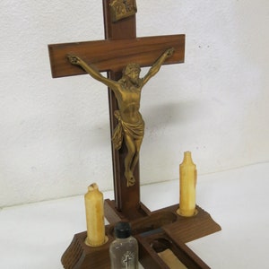 Crucifijo de extremaunción católico antiguo de los últimos ritos