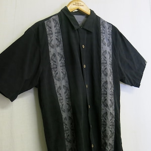 Camisa hawaiana de seda Tommy Bahama: bordado estilo resort, talla mediana