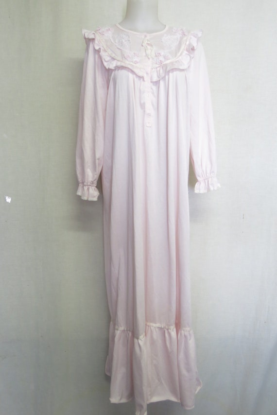 Old fashioned nightgown cotton Gem