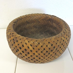 Japanese Ikebana Basket: Split Bamboo Double Wall Vase