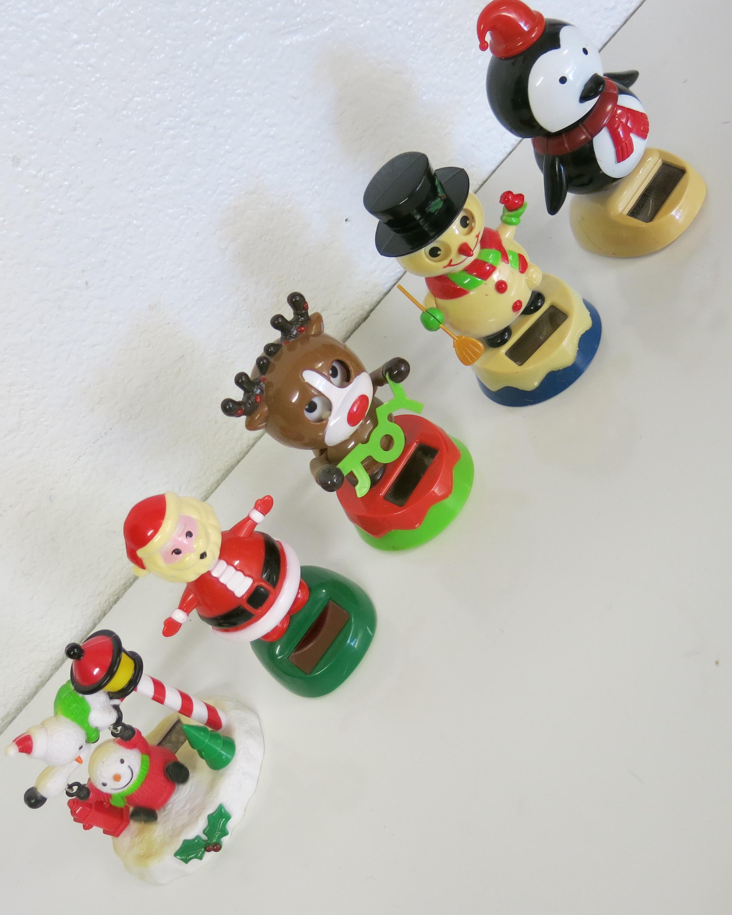 Christmas Solar Bobbleheads Snowman Penguin Santa Reindeer