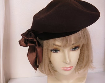 Vintage Hat Mid Century Black Velvet Exaggerated Beret Disc  display picture 1