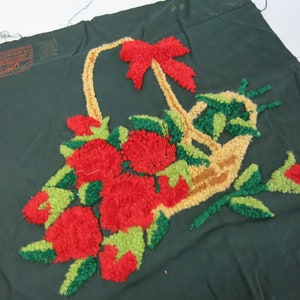 Crewel Needlepoint Red Roses 1920&#39;s