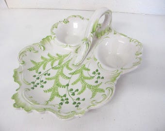 Piatto a forma di foglia, Italia, maiolica toscana, piatto da portata
