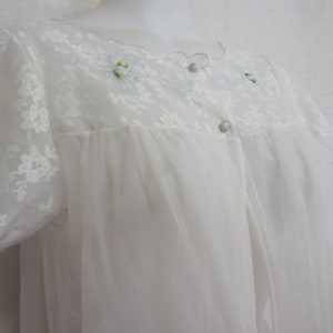 White Lace Robe 1960s Bridal Negligee