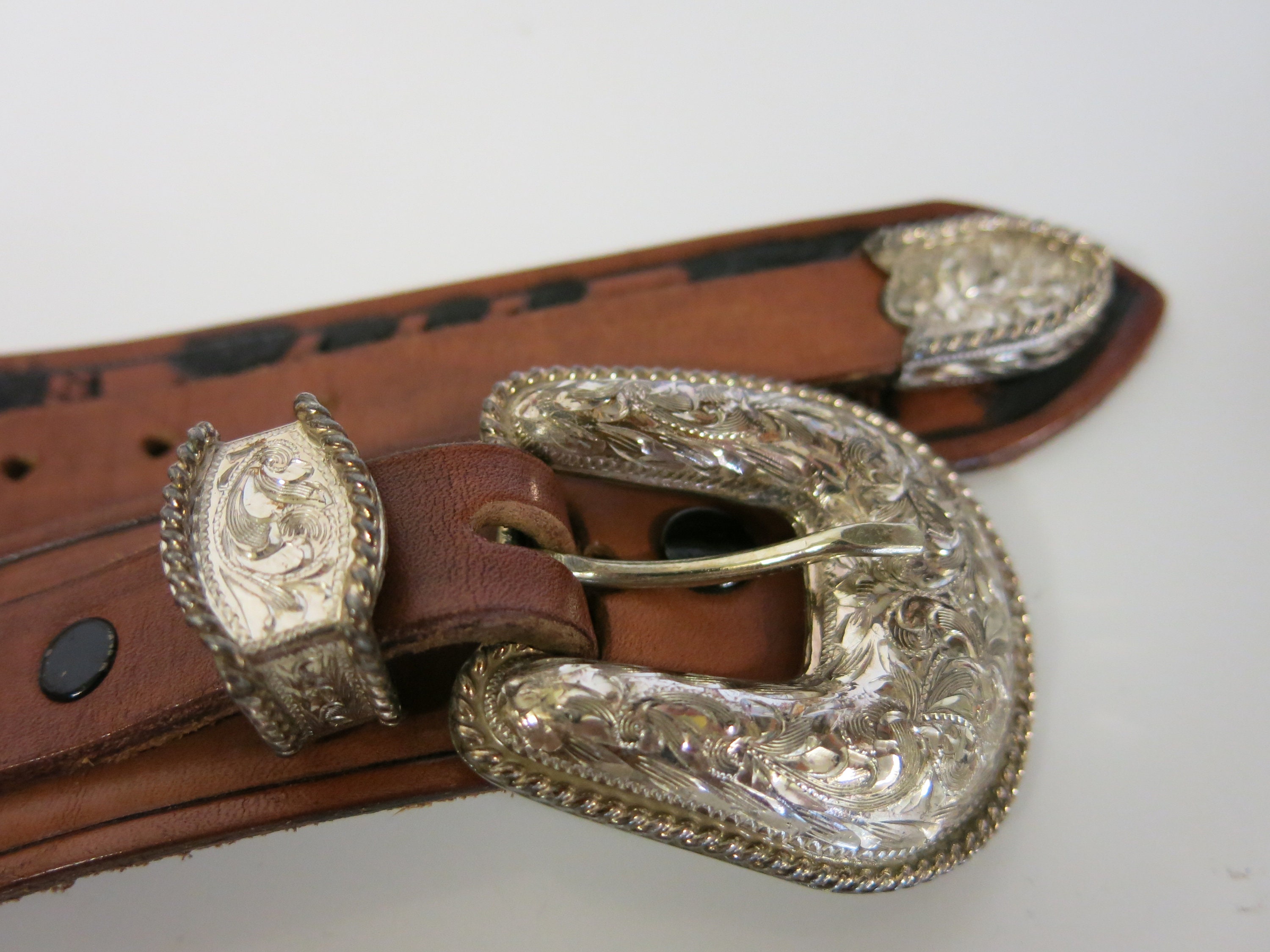 Montana Silversmiths Tooled Leather Western Belt: Silver 