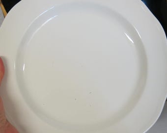 J&G Meakin Staffordshire England White Ironstone Royal Staffordshire Heirloom Dinner Plates 10 1/4