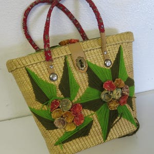 Straw Handbag Mid Century Raffia Yarn flowers 1950/60&#39;s Kitschy Boho Beach MCM