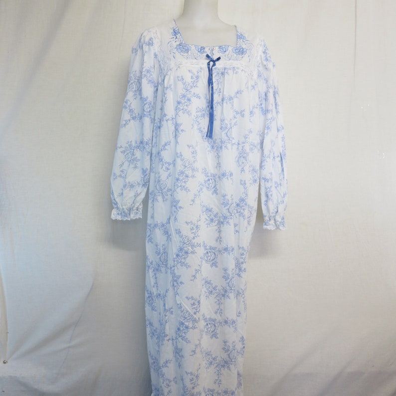 Old Fashioned Long Nightgown New without Tags Medium/Large Roomy image 3