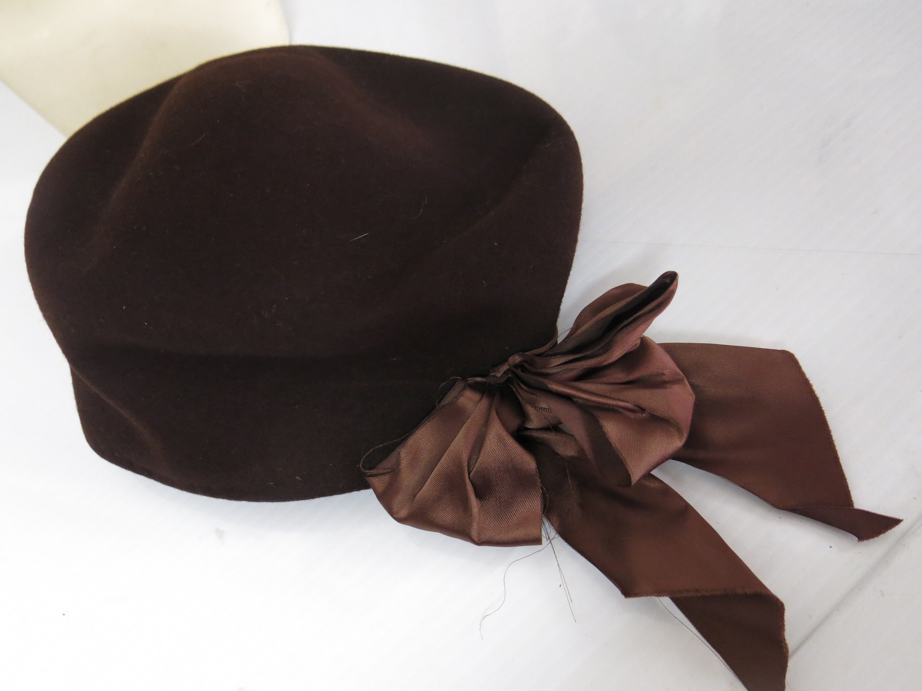 Vintage Sienna Brown Wool Adjustable Beret Hat w/ Black Grosgrain Ribbon Trim Wool Hat with Grosgrain Ribbon Trim – Persuasion Vintage main image 3