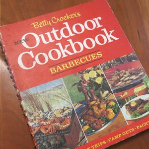 Vintage Betty Crocker&#39;s nieuwe OUTDOOR Cookbook Binder 1967, eerste editie, 1e druk