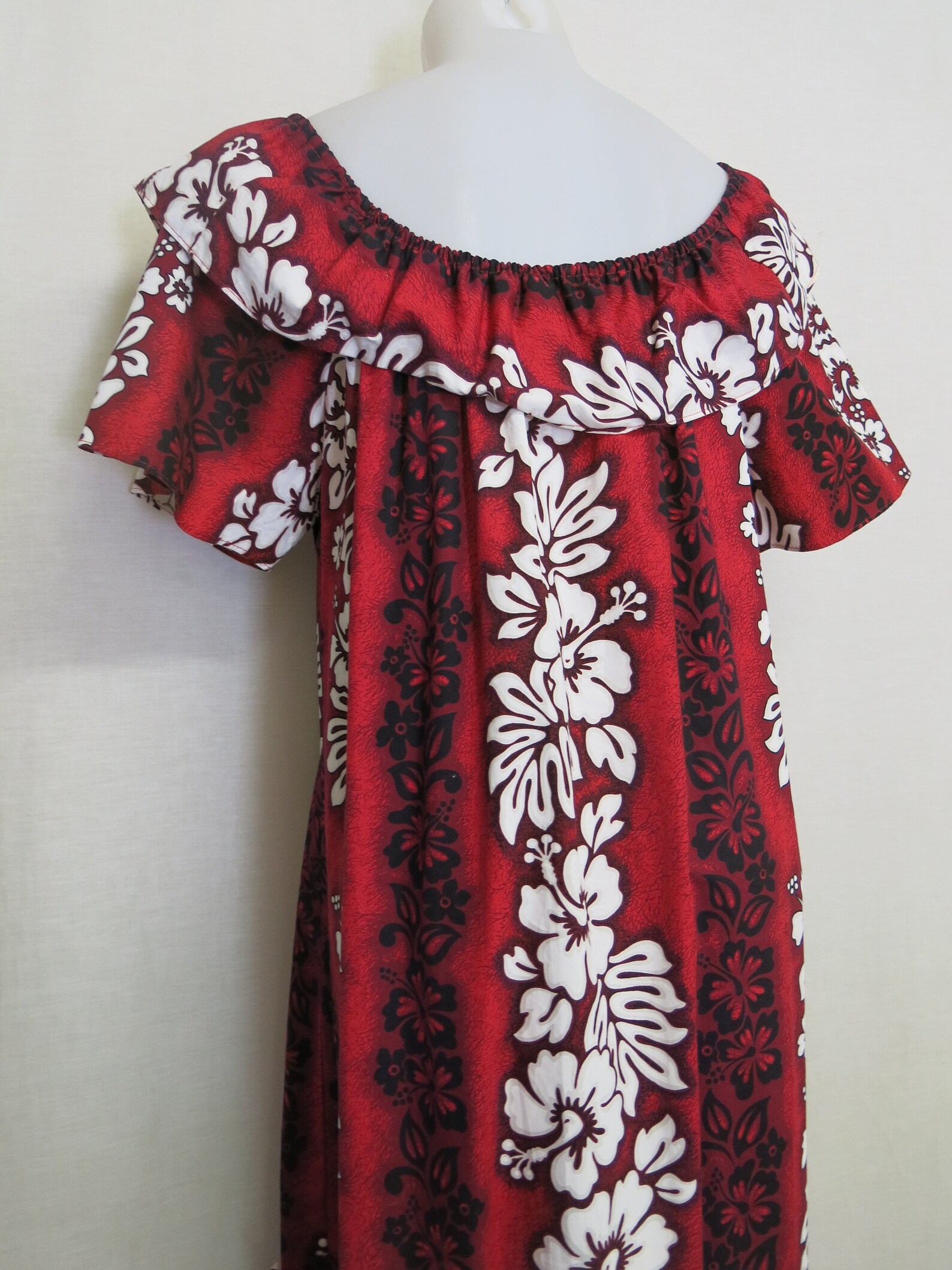 white dress fashion Rib T-Shirt Color:Fuchsia* 971 Vandenmore Medium Brown Dresser