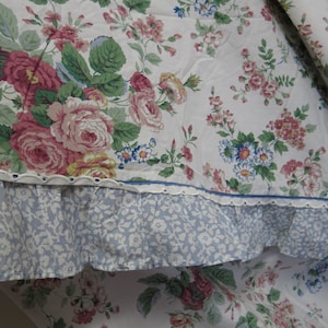 Queen Flat Sheet Cabbage Roses and Ruffles Dan River