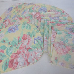 Florale Tischsets und Servietten Set Sommer Tischsets Pastell Tischsets 8-er Set