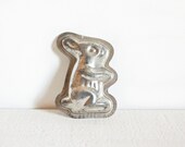 Vintage Rabbit chocolate mold - Small chocolate tin - Rustic and French country kitchen home decor French chocolaterie French collectible