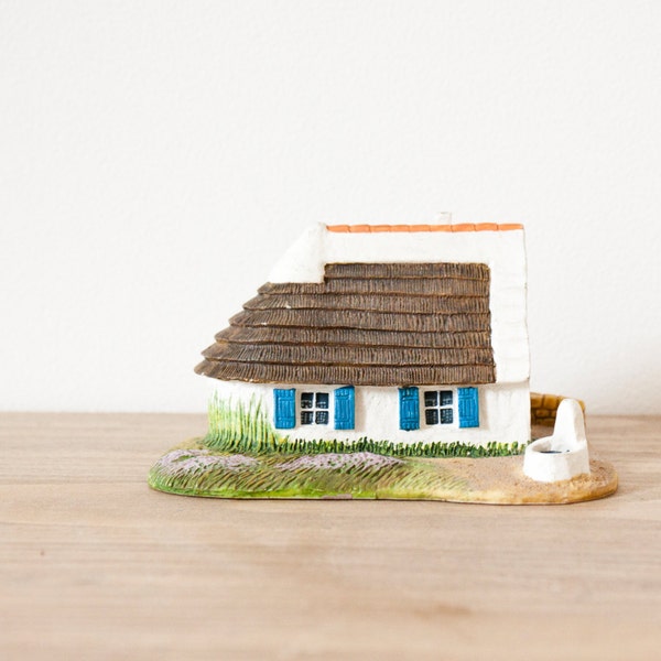 Miniature french breton cottage house - traditionnal french little house - architectural model collectable miniature train