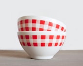 Set of 2 opal white glass bowl - Red gingham kitchen retro bowl - Arcopal French vintage 1970s seventies