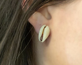 Minimalist Cowrie Shell Stud Earrings, Minimal Puka Shell Studs, Simple, Boho, Ocean, Beach, Gift, Gold, Everyday Jewelry