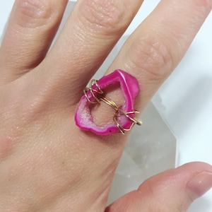 Boho Raw Stone Wire Wrapped Ring, Pink Geode Druzy Ring, Gold Wire Wrap, Gemstone Cocktail Statement Ring, Hippie, Festival Jewelry, Gift