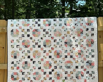 Modern quilt 69″ x 76″, handmade and ready to use