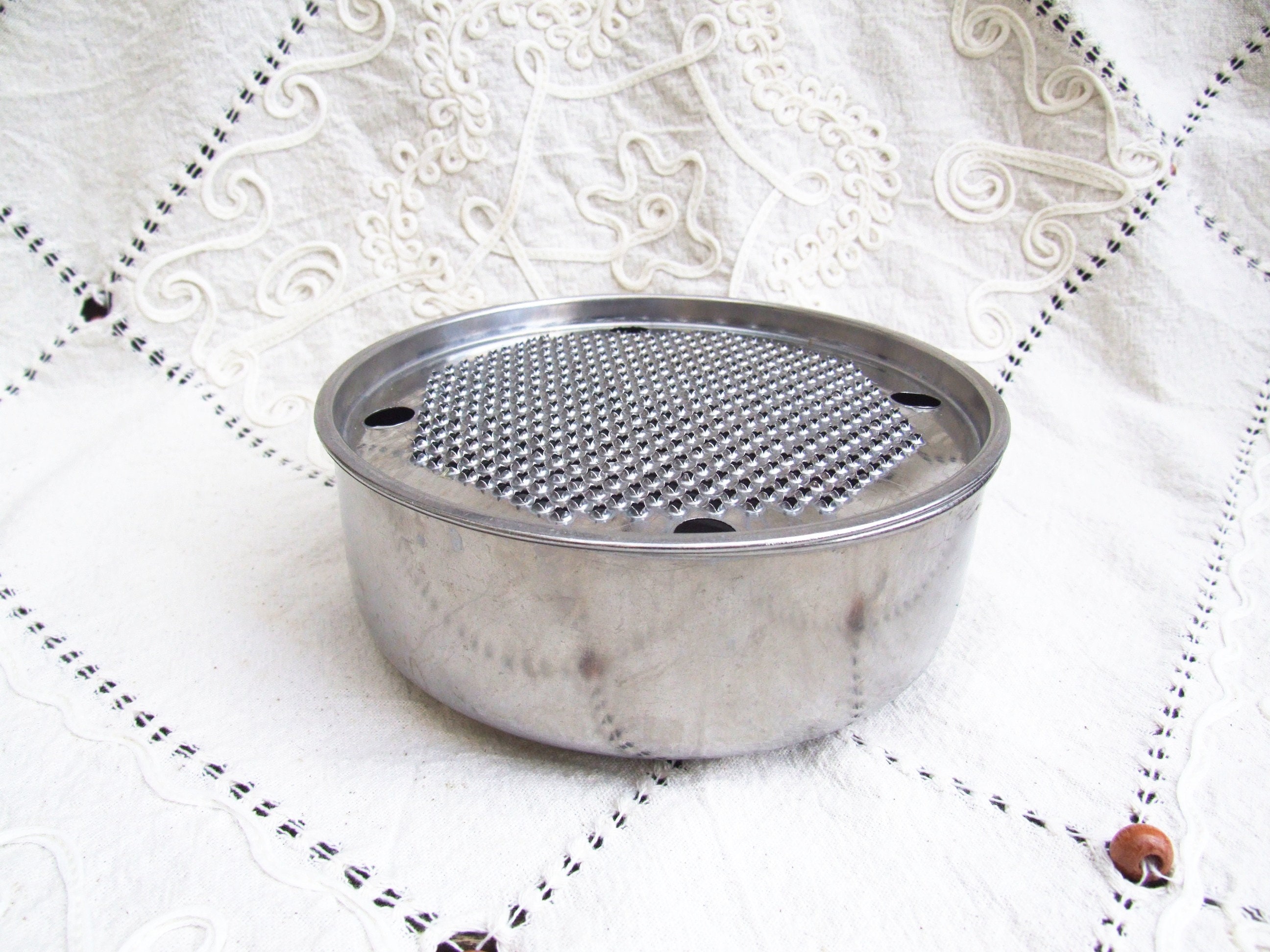 Vintage 1980s Italian Round Steel Cheese Grater Box for Parmesan Cheese.  Cheese Holder Bowl With Grater Lid, Quality of the Past 
