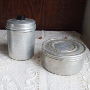 Keuken retro aluminium kommen: set van 2 voedselcontainers met deksel. Suiker, zout, koffieblikdoos met deksel en keukencontainer met schroefdeksel