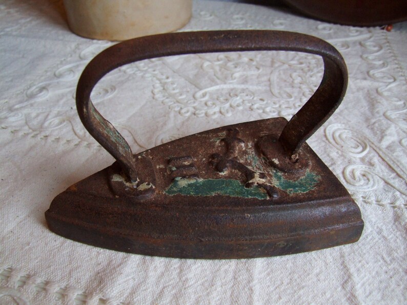 Heavy iron metal decor. Antique Italian 1920s flatiron