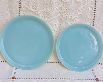 FIRE KING Oven Ware Blue Delphite dinner and luncheon plate. Vintage 1950s Made in USA dishes; 25 and 22.5 cm pale blue milk glass plates.