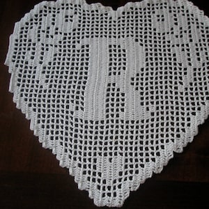 PATTERN crochet filet schema lettera "R"  MONOGRAMMA  a  cuore fatto all'uncinetto filet.pdf