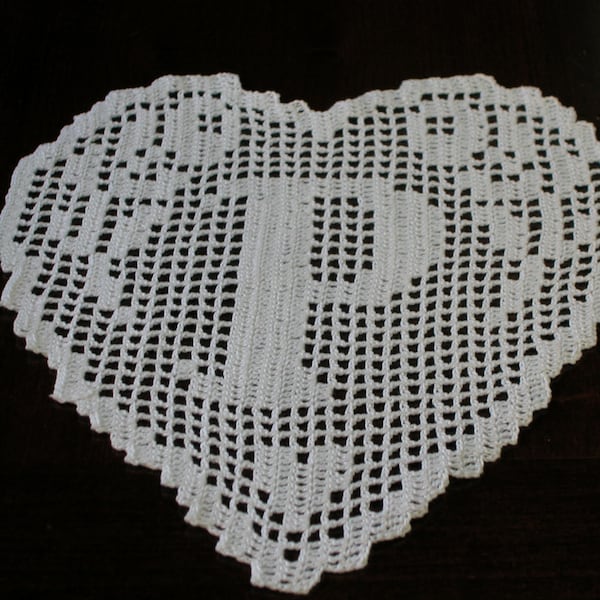 Pattern crochet doily  monogram heart letter "P"