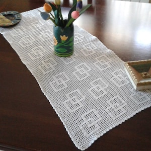 Crochet lace pattern table runner, pattern easy, crochet filet doily, Pattern 402, crochet lace doily, filet crochet, doily for any room