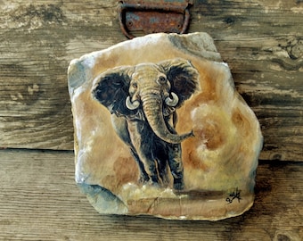 Elefante africano, elefante dipinto su sasso, sassi dipinti, animali dipinti, savana, Africa, dipinto naturalistico, arredo casa rustica