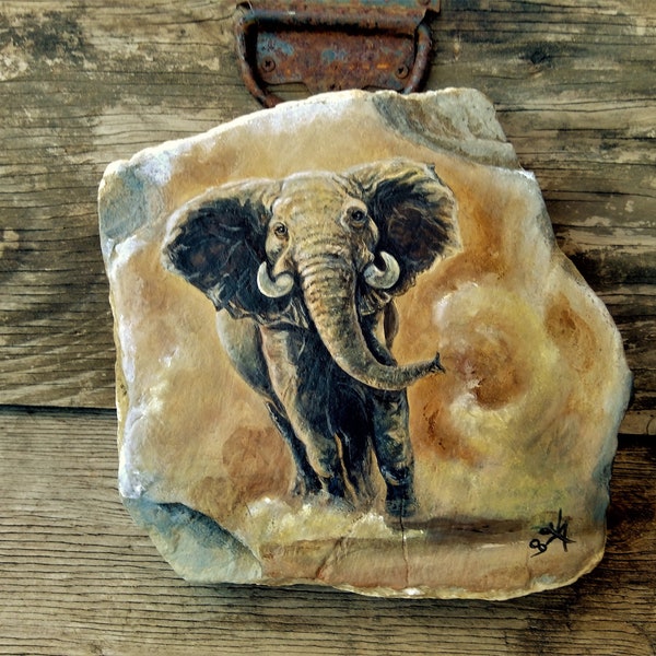 Elefante africano, elefante dipinto su sasso, sassi dipinti, animali dipinti, savana, Africa, dipinto naturalistico, arredo casa rustica
