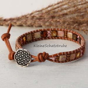 Bracelet en cuir marron fleur de vie noué avec des compagnons tchèques image 2