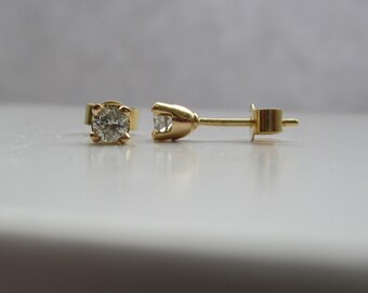 Brand New .18ct (TCW) Diamond set 18CT Yellow Gold Earrings