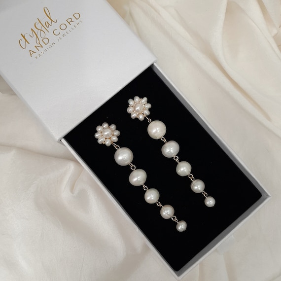 Orecchini Pendenti Lunghi In Argento Placcato Con Perle Grigie - Fatti A Mano In UK
