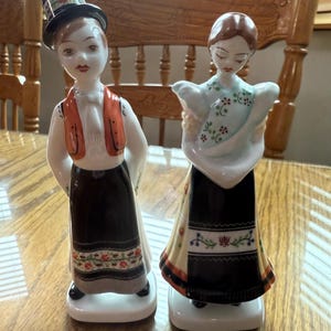 Vintage Hollohaza Hungary Figurines |set of 2| Hungarian Boy and Girl