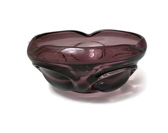 Vintage Mid Century Amethyst Purple Handmade Thumbprint Bowl Pinched Art Glass Soplado a mano
