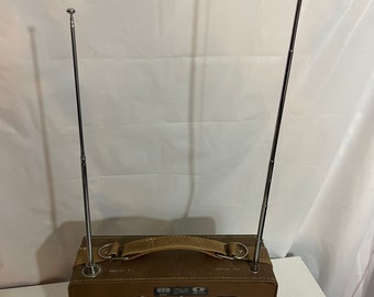 Vintage GE General Electric Solid State Multi Band Radio P991A