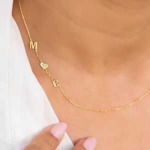 Collier prénom personnalisé, collier initiale latérale, cadeau de Noël, cadeau pour maman, cadeau pour elle, cadeau d'anniversaire, cadeau de demoiselle d'honneur